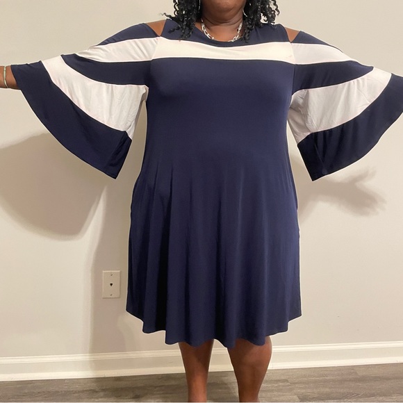 Nina Leonard Dresses & Skirts - Long Sleeve Blue & White Dress